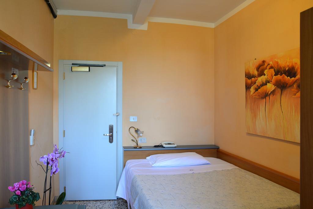 Hotel Astor Модена Экстерьер фото